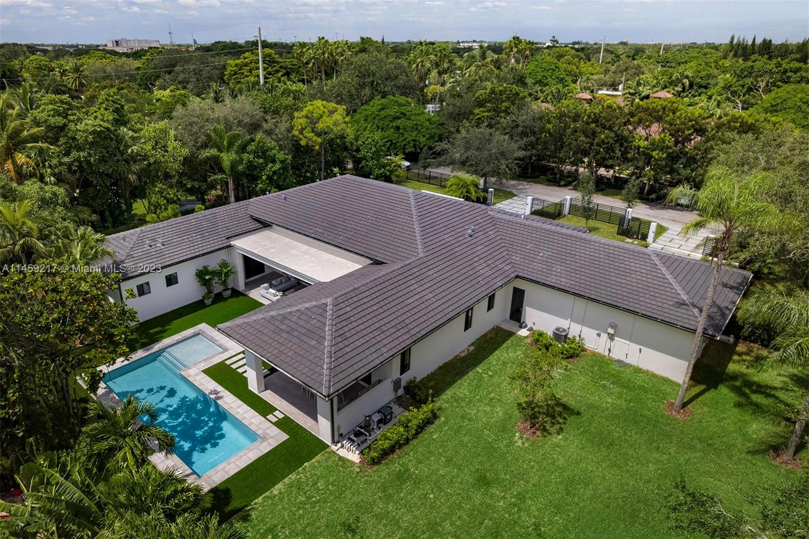 PINE TREE ESTATES 1ST ADD - Residential