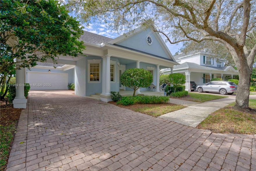 Stunning sunsets overlooking Abacoa golf course with water views from this one level home. Fully Furnished and
available for seasonal or off seasonal lease.