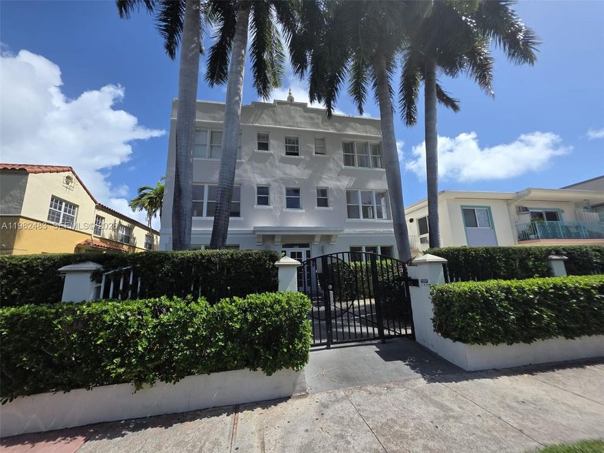 Quiet and bright, tastefully fully furnished, top floor, one bedroom studio in the Heart of South Beach. Historic Art Deco Building from 1925. Washer and Dryer inside the building. Walking distance to the beach, Flamingo Park & Lincoln Road; Easy to show by appointment. Fast approval.