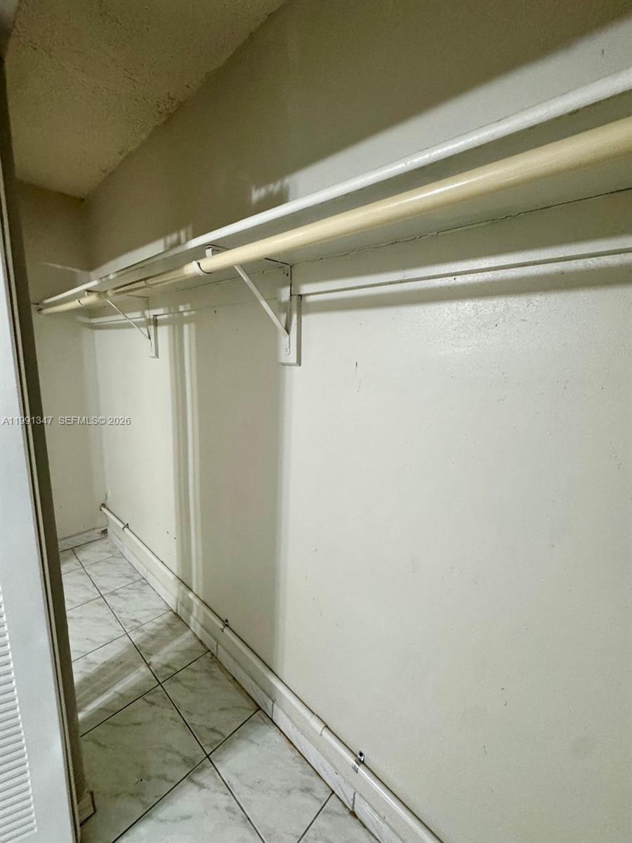 INTERNATIONAL GARDENS SEC - Residential