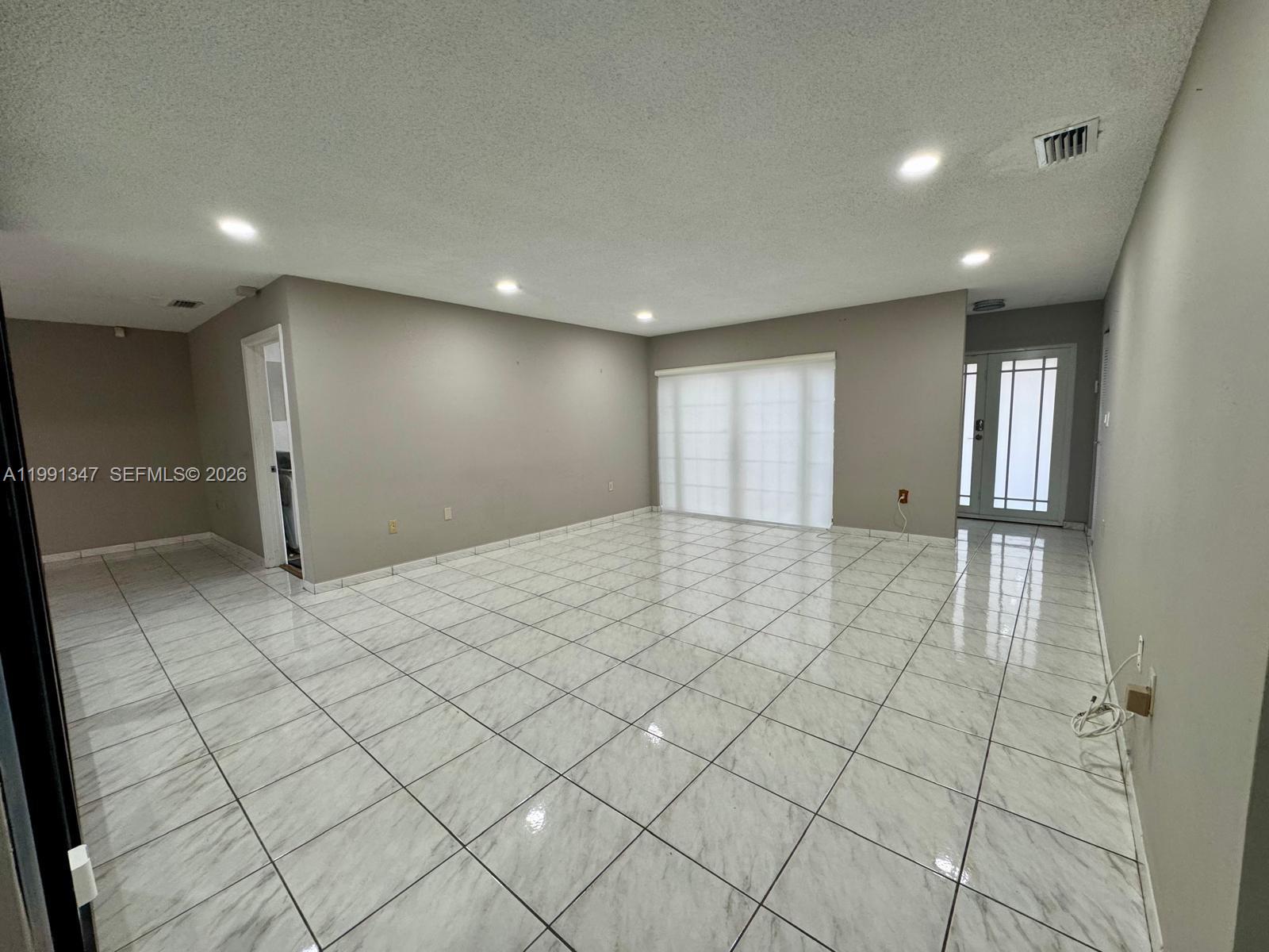 INTERNATIONAL GARDENS SEC - Residential