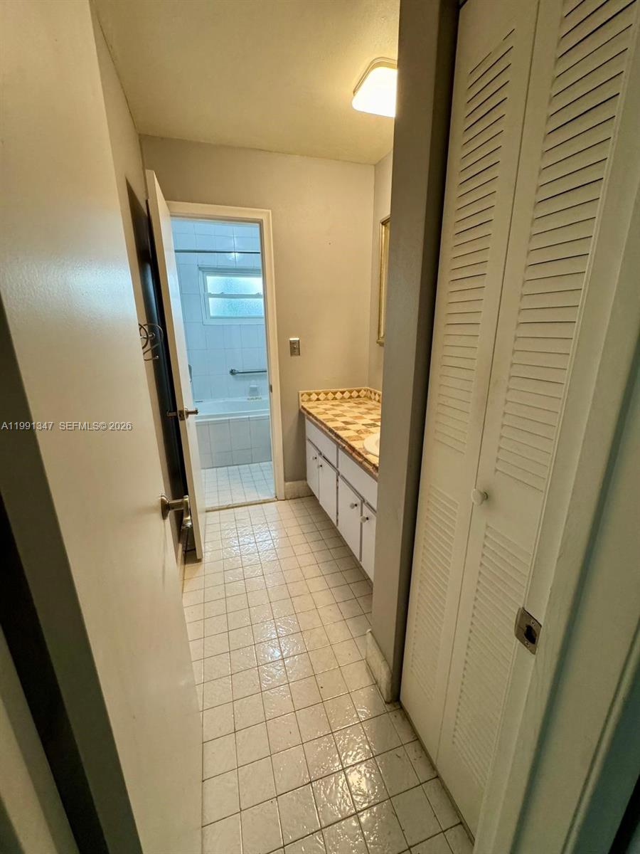 INTERNATIONAL GARDENS SEC - Residential