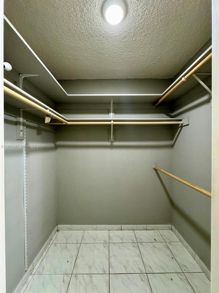 INTERNATIONAL GARDENS SEC - Residential