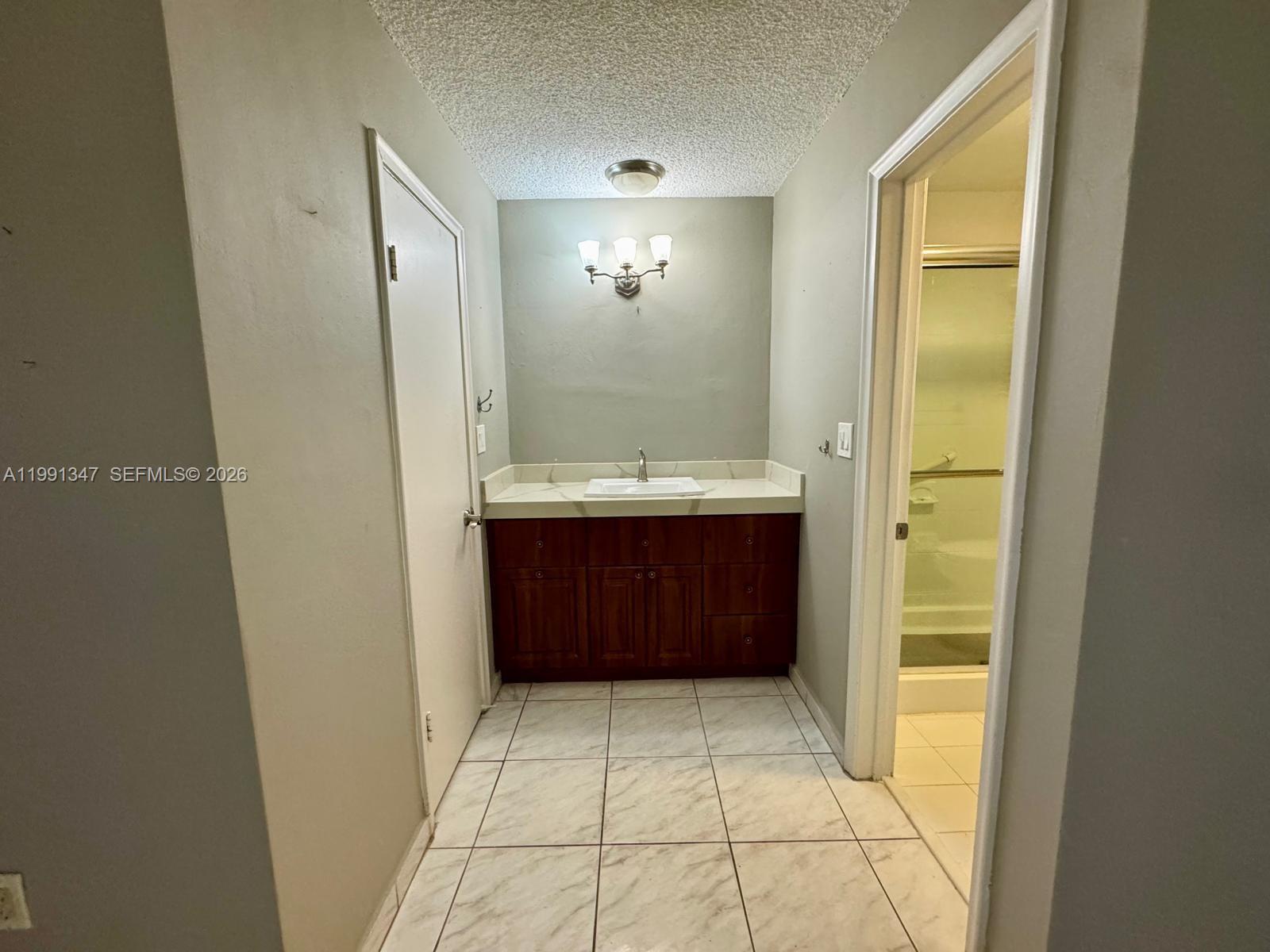 INTERNATIONAL GARDENS SEC - Residential