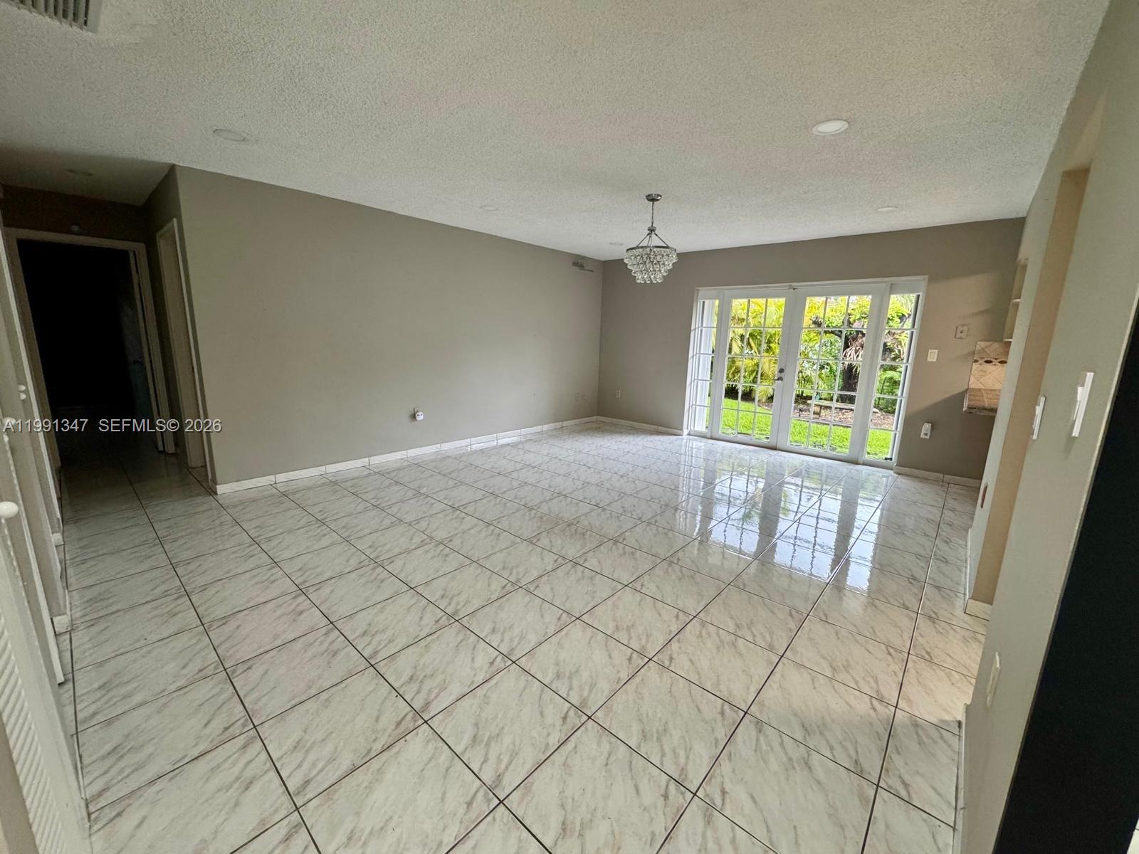 INTERNATIONAL GARDENS SEC - Residential