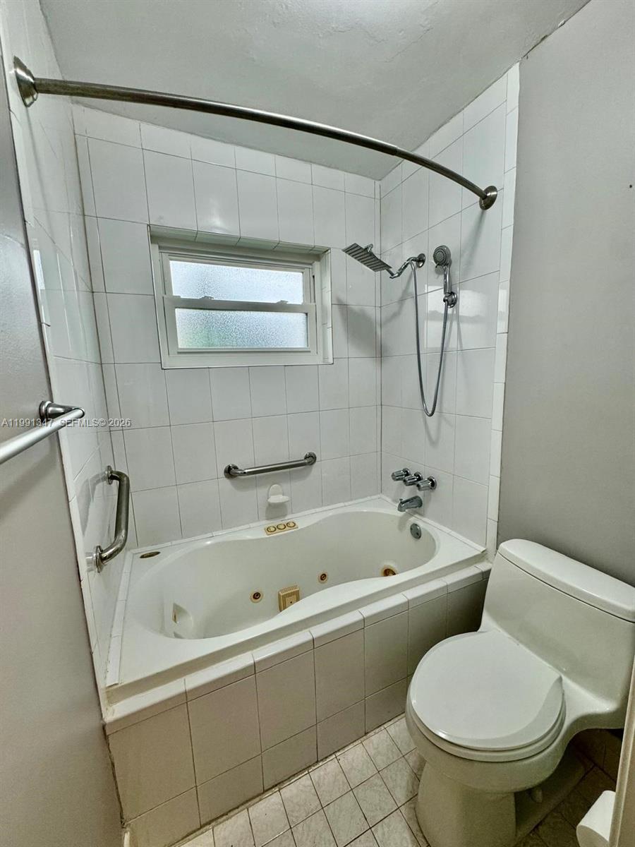 INTERNATIONAL GARDENS SEC - Residential