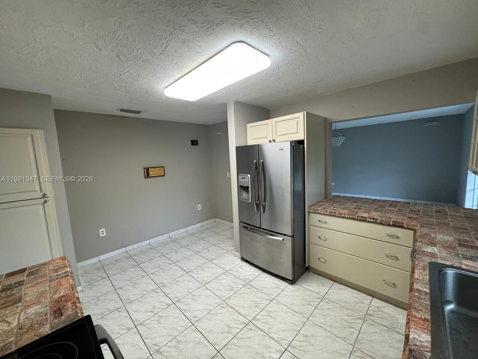 INTERNATIONAL GARDENS SEC - Residential