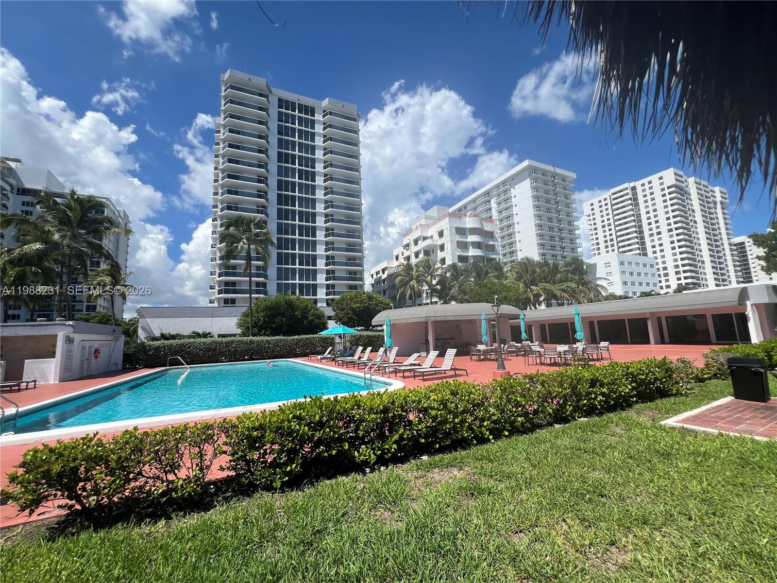 2401 Collins Ave 803