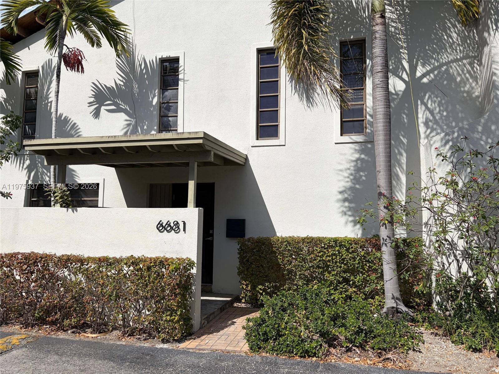 BANYANS OF SOUTH MIAMI CO - Residential Lease