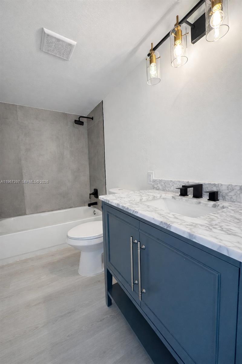 VENICE ISLE TOWER CONDO - Residential