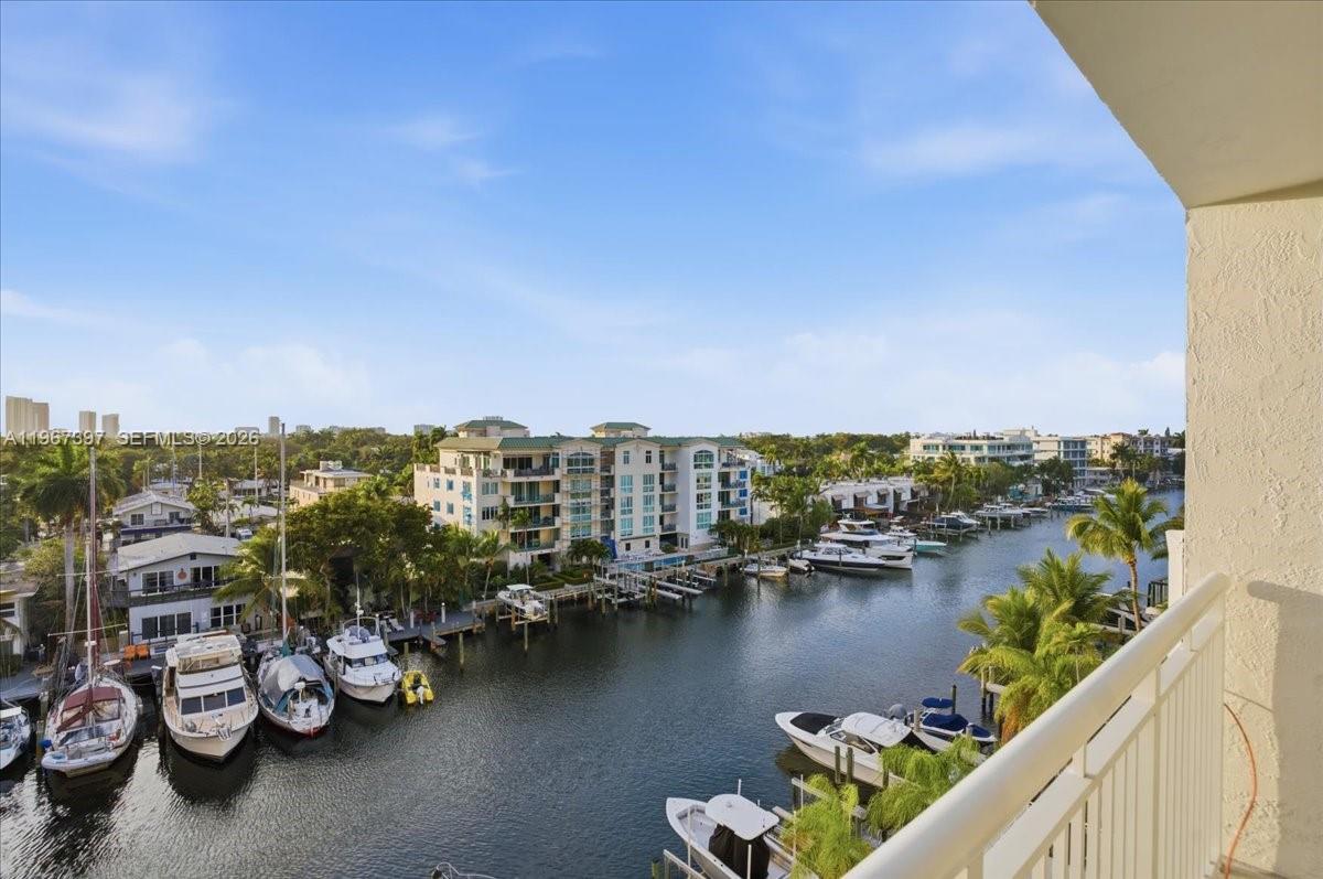 VENICE ISLE TOWER CONDO - Residential