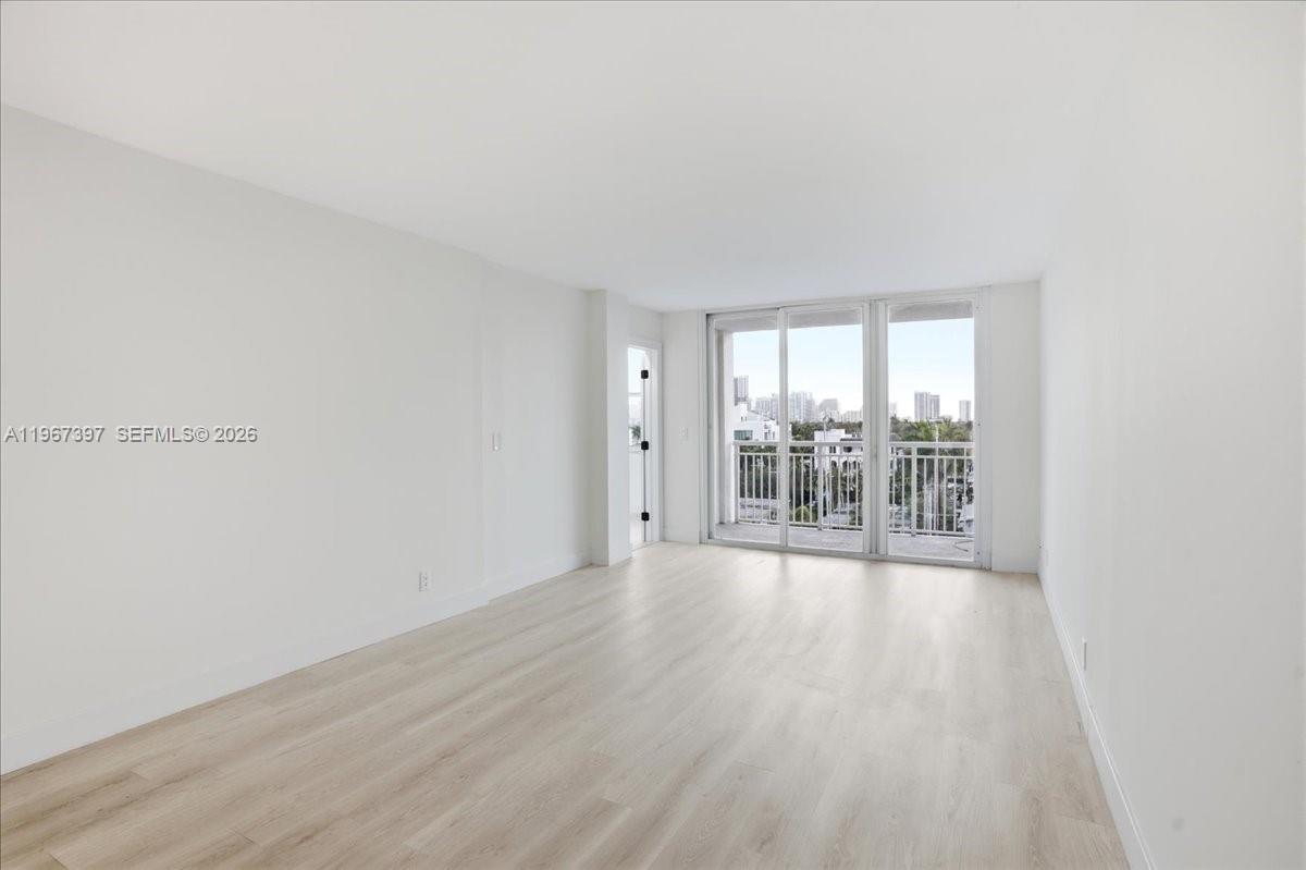 VENICE ISLE TOWER CONDO - Residential