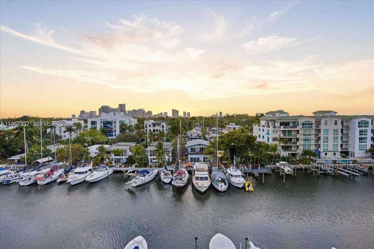 VENICE ISLE TOWER CONDO - Residential