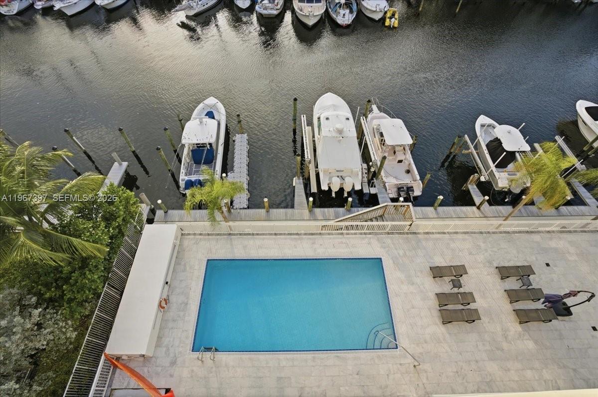 VENICE ISLE TOWER CONDO - Residential