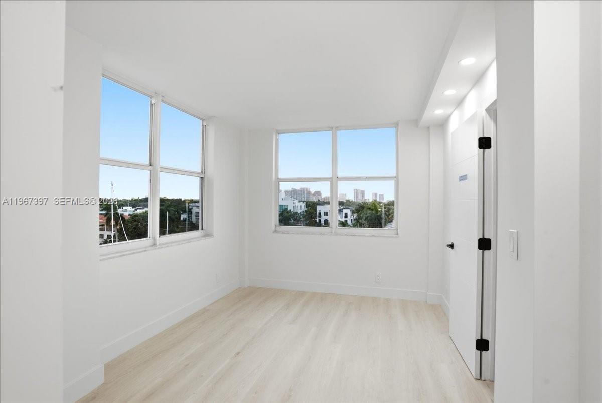 VENICE ISLE TOWER CONDO - Residential