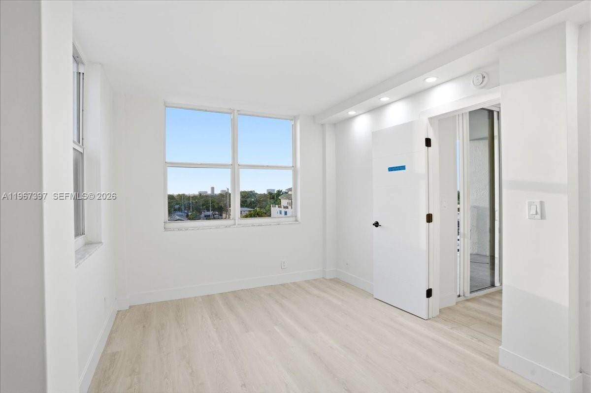 VENICE ISLE TOWER CONDO - Residential