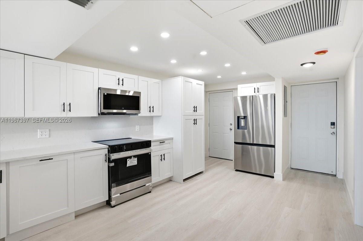 VENICE ISLE TOWER CONDO - Residential