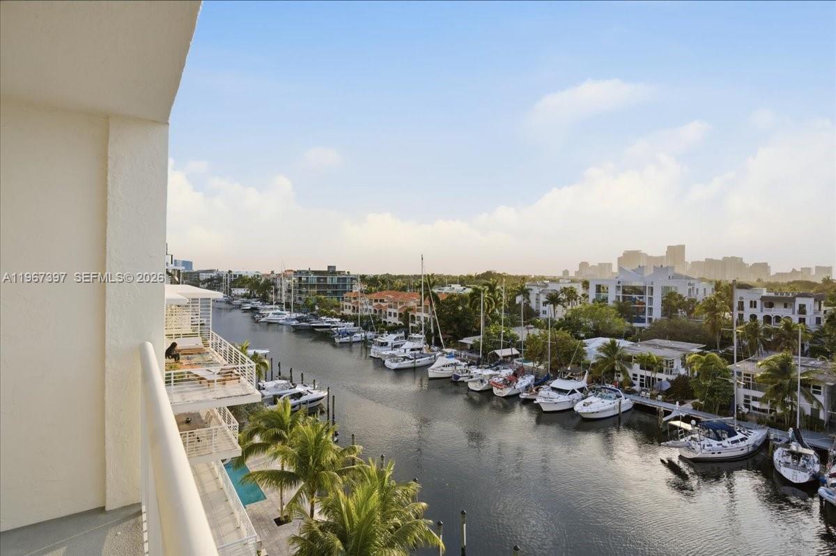 VENICE ISLE TOWER CONDO - Residential