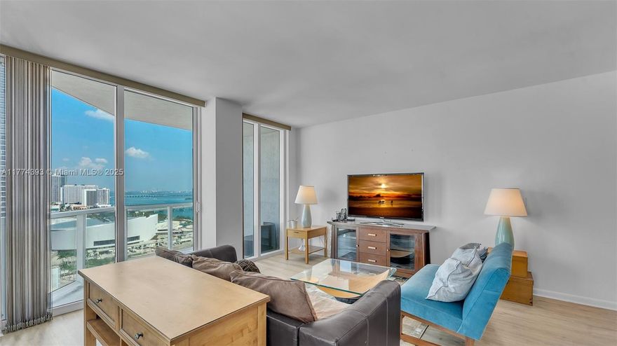 A MUST-SEE! Beautiful unit with 2 bedrooms and 2 full baths, also 2 oversized balconies with an amazing city view. 5* amenities, valet parking, lobby, exercise room, Spa, 4 pools, theater room, business centers. Walk to countless restaurants, shops, metro mover...Near to Port of Miami and Miami Beach