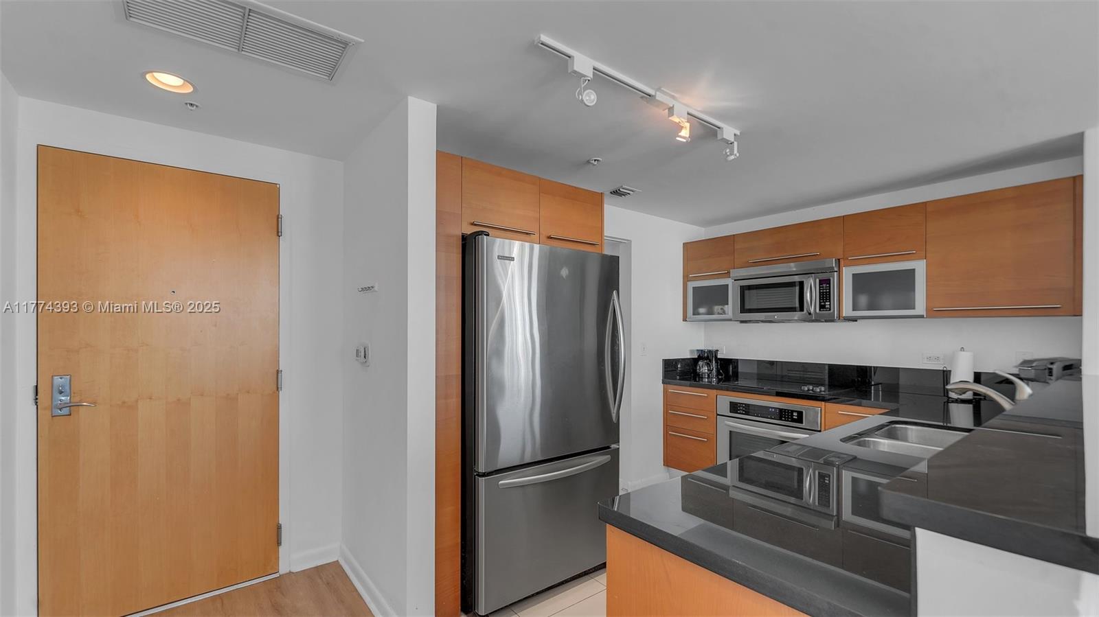 VIZCAYNE SOUTH CONDO - Residential Lease
