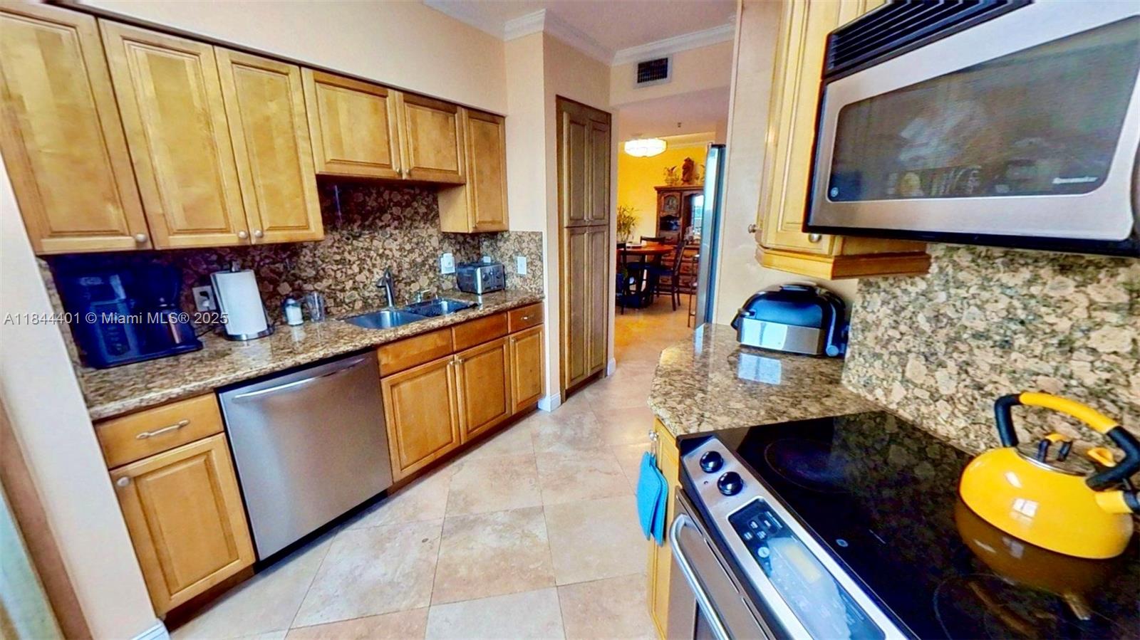 CATALONIA CONDO - Residential