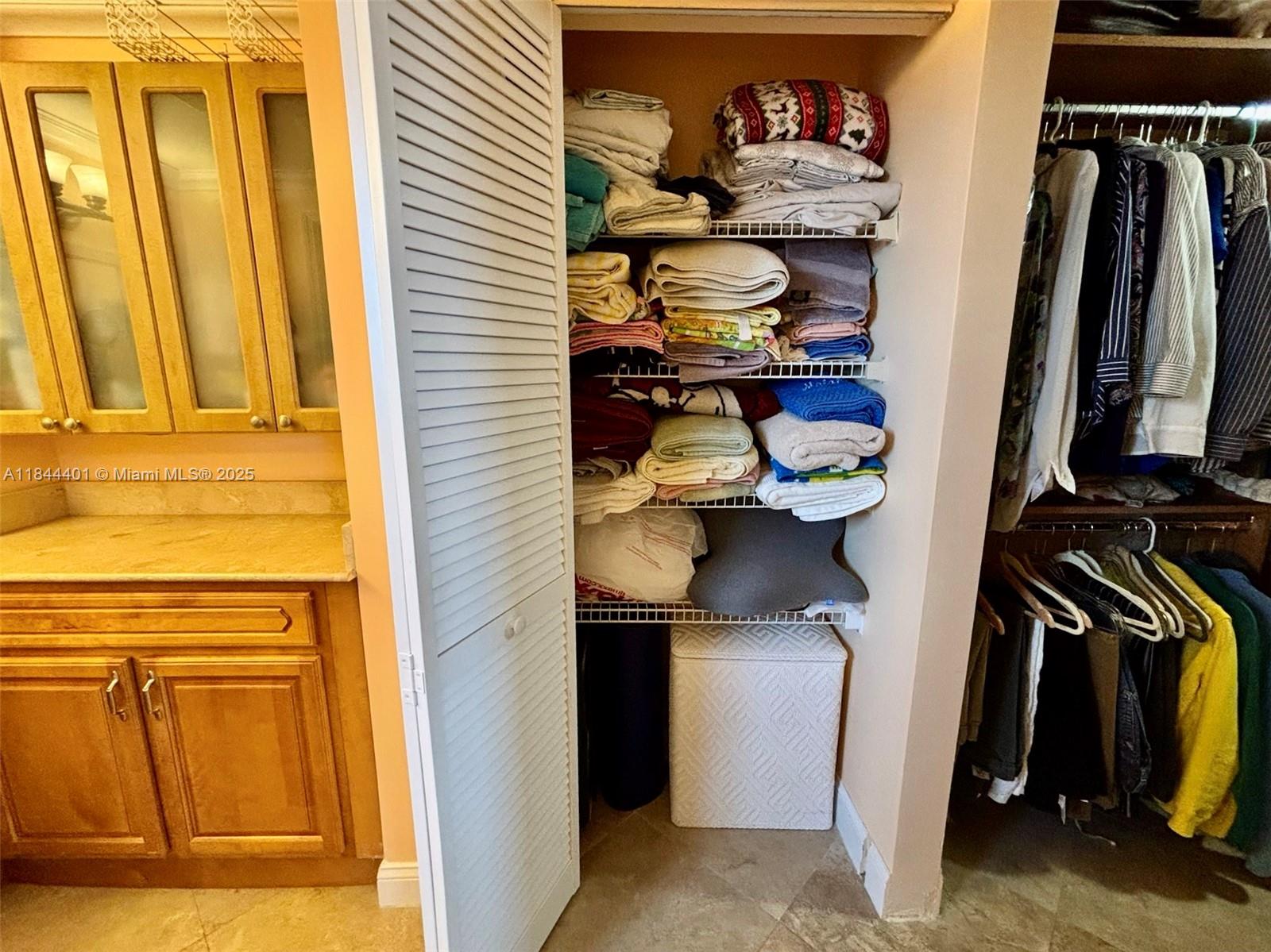 CATALONIA CONDO - Residential