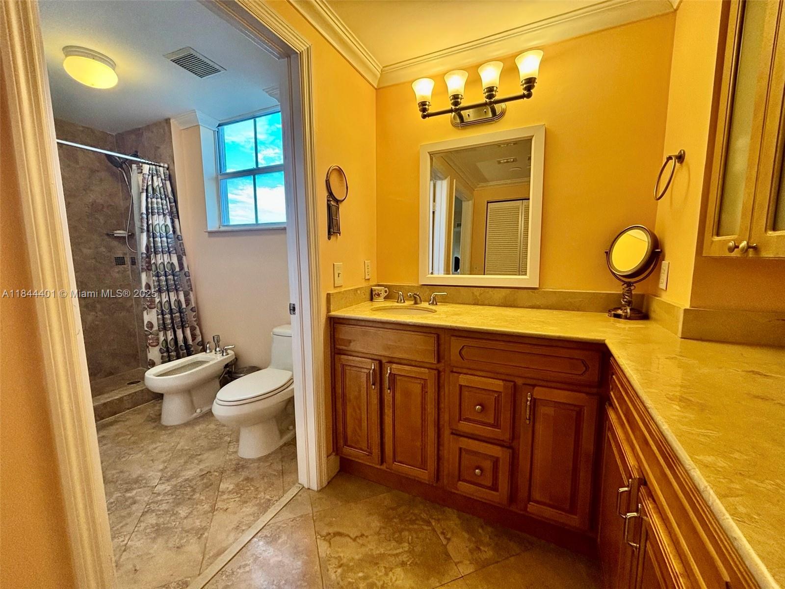 CATALONIA CONDO - Residential