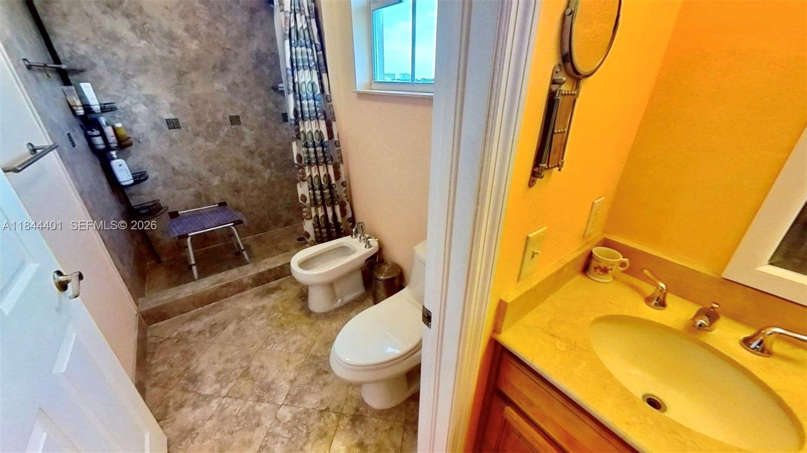 CATALONIA CONDO - Residential