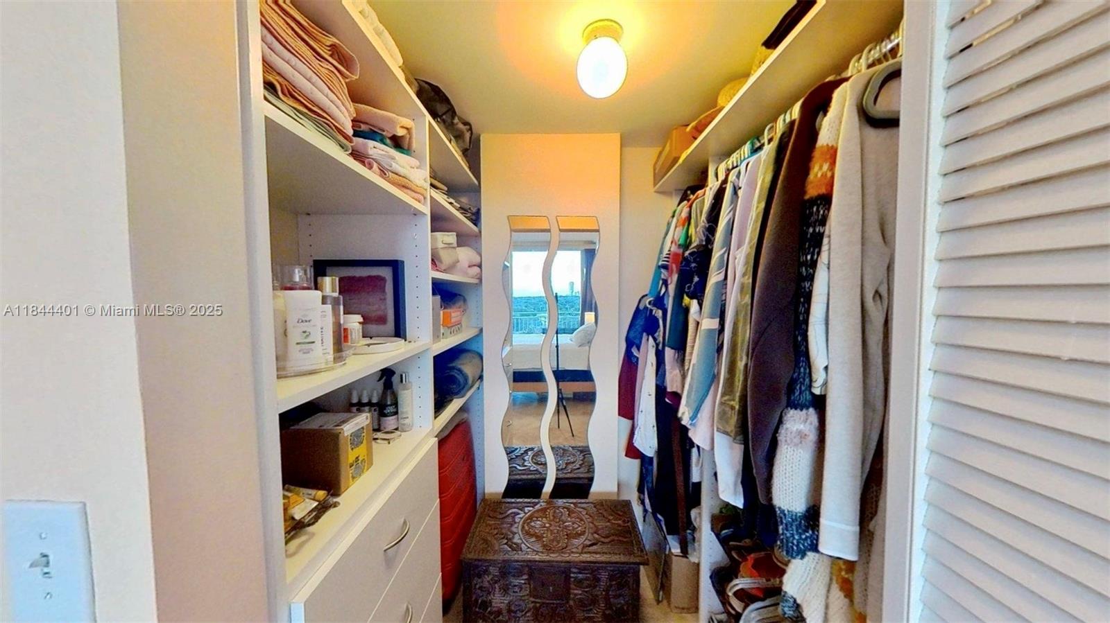 CATALONIA CONDO - Residential