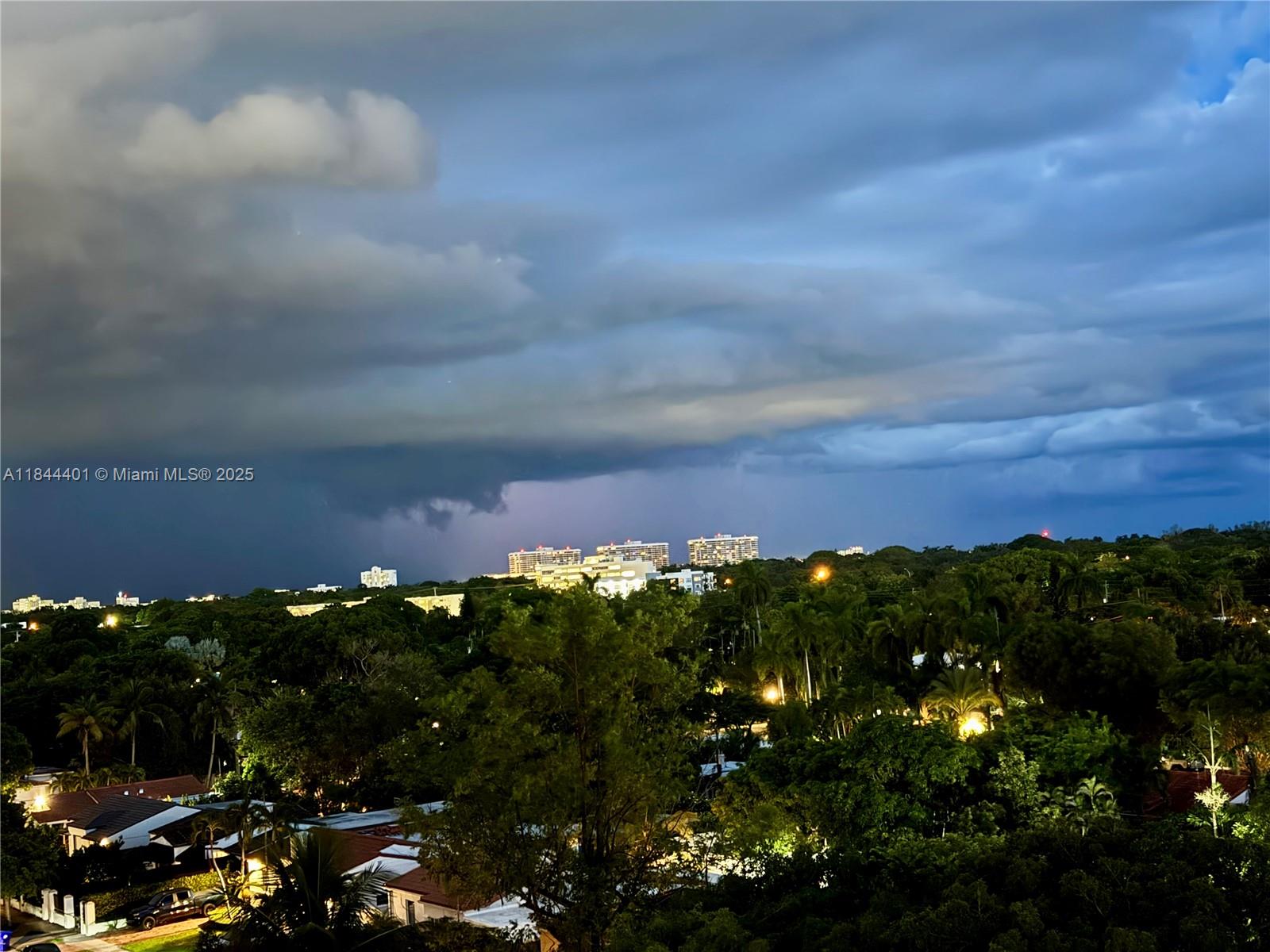 CATALONIA CONDO - Residential
