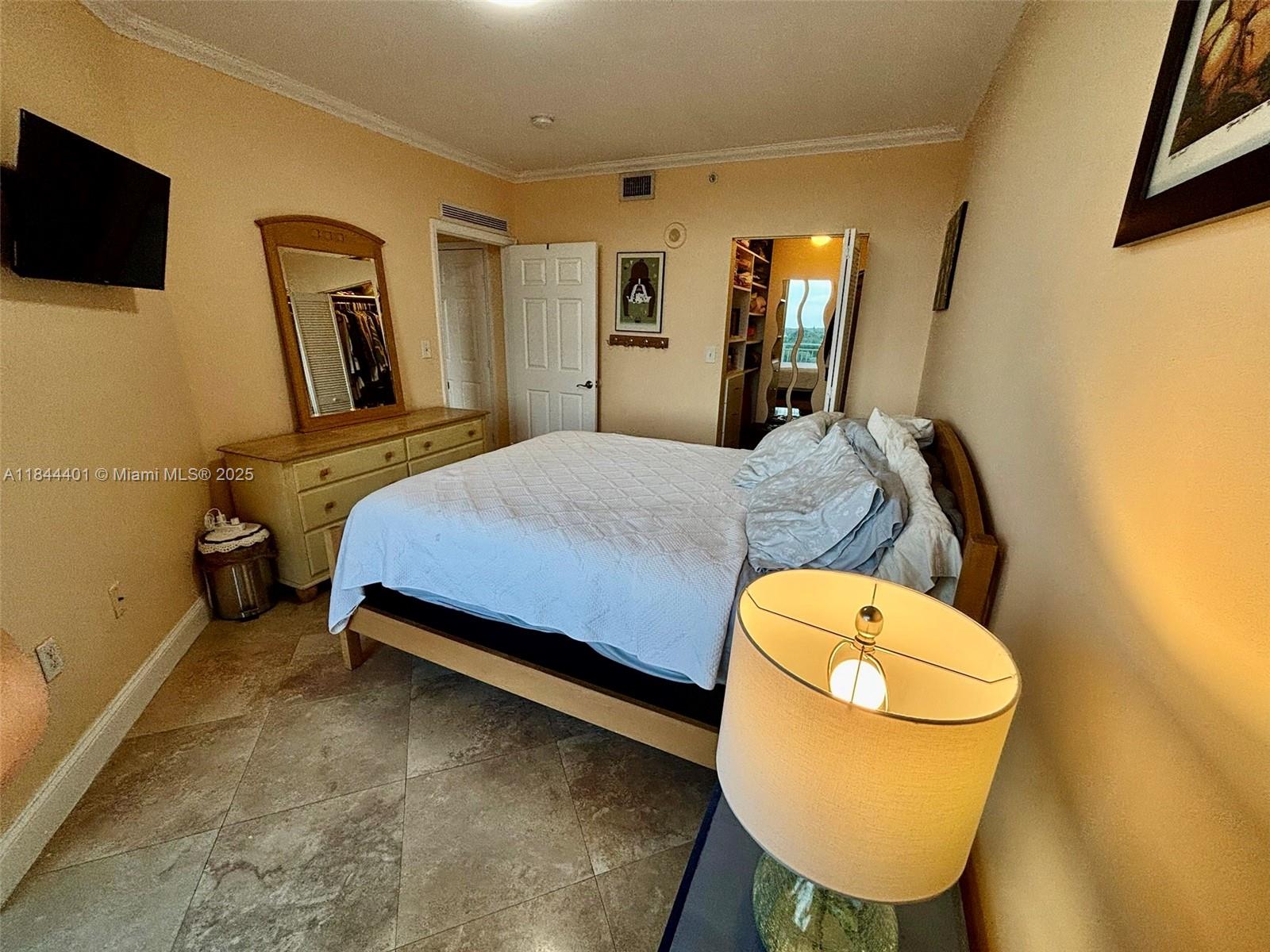 CATALONIA CONDO - Residential