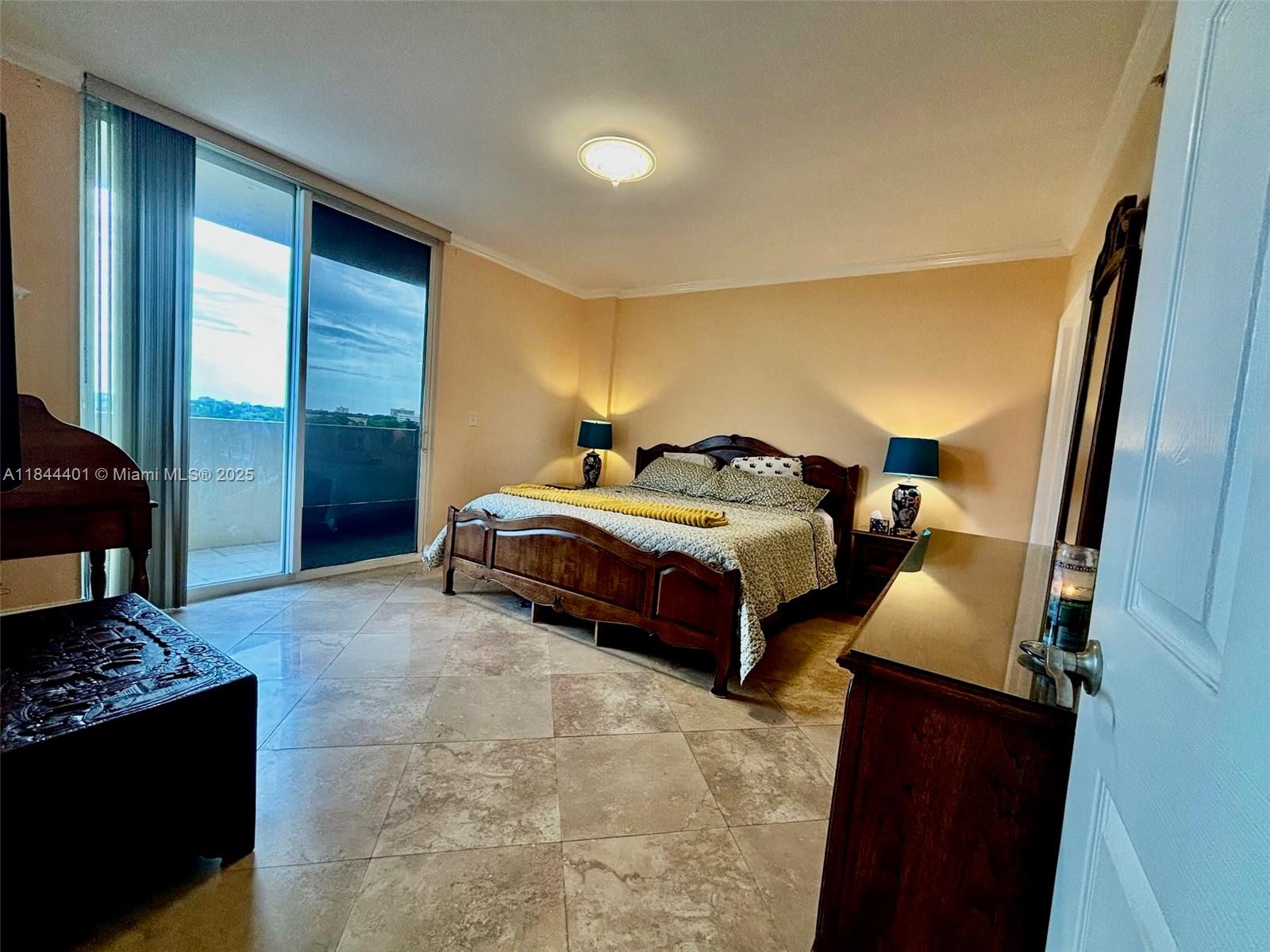 CATALONIA CONDO - Residential