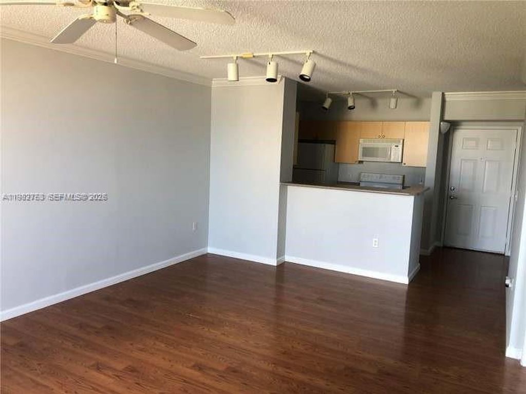 Photo of Hollywood, FL 33020 (MLS # A11982753)