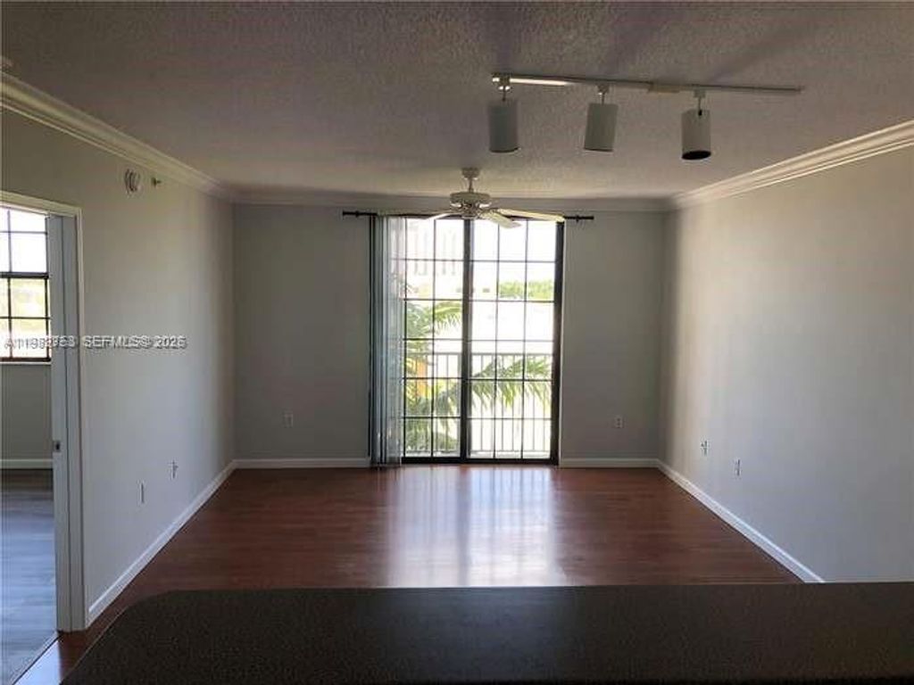 Photo of Hollywood, FL 33020 (MLS # A11982753)