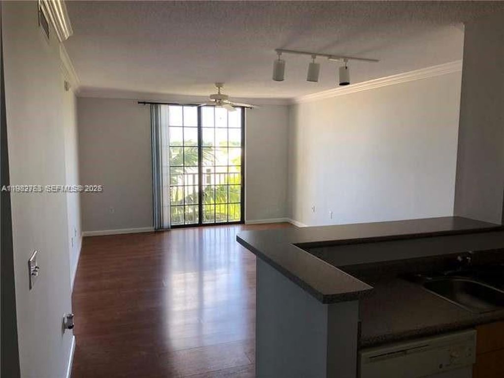 Photo of Hollywood, FL 33020 (MLS # A11982753)