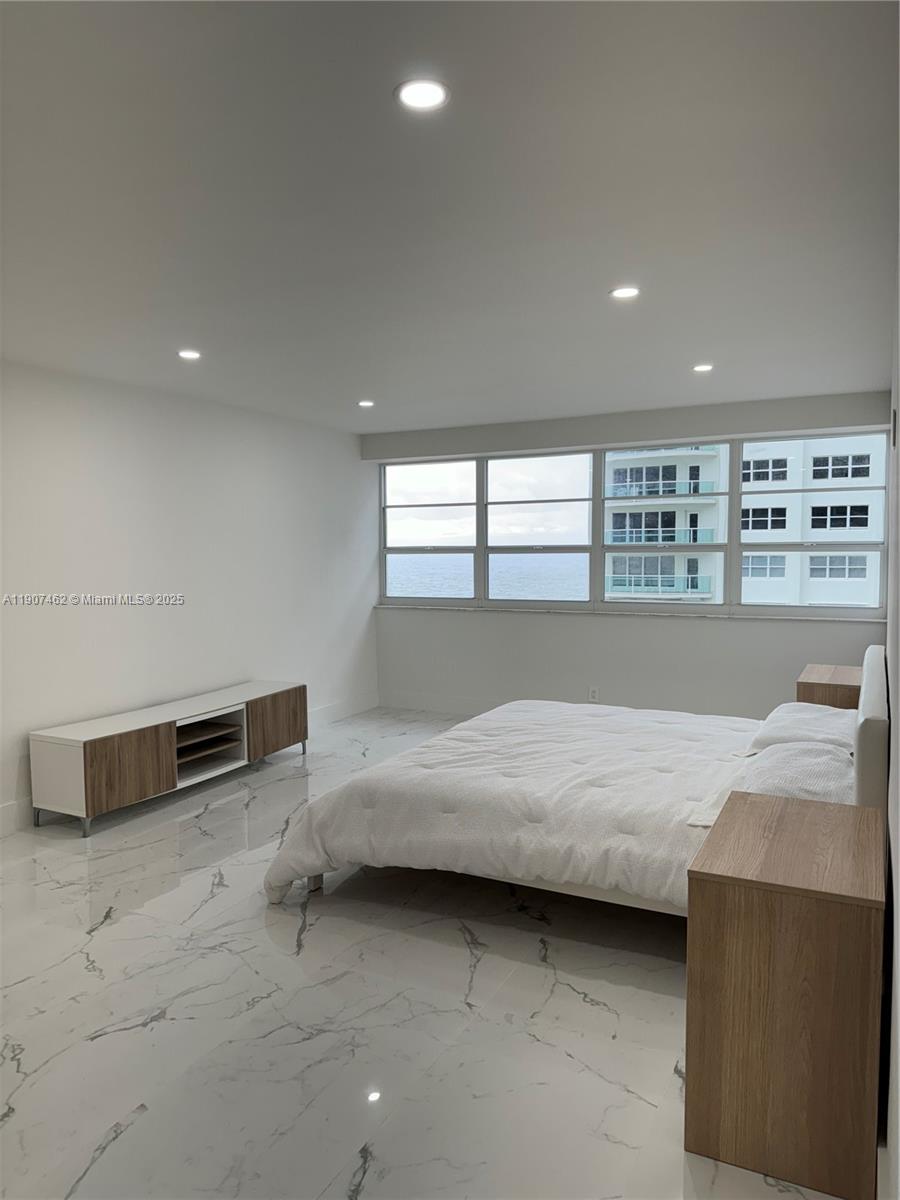 COMMODORE CONDO - Residential