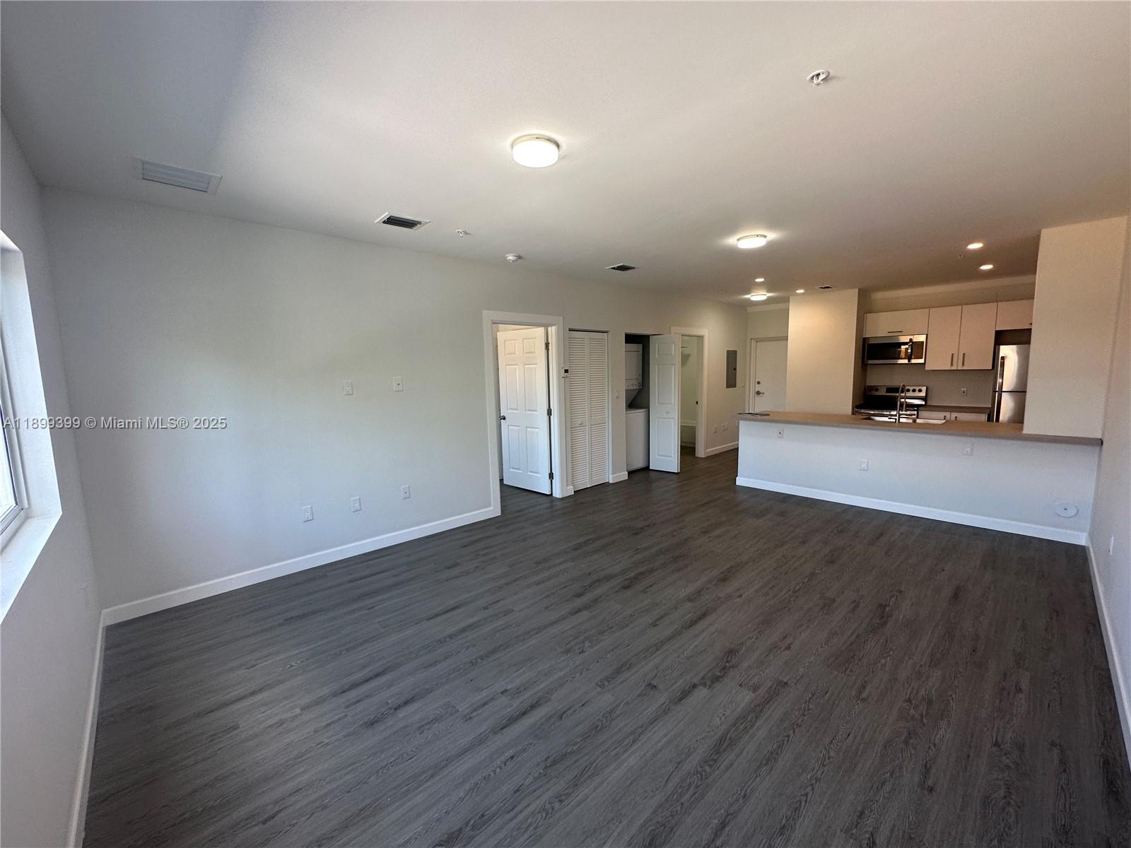 ALLAPATTAH HGLDS ADDN REV - Residential Lease