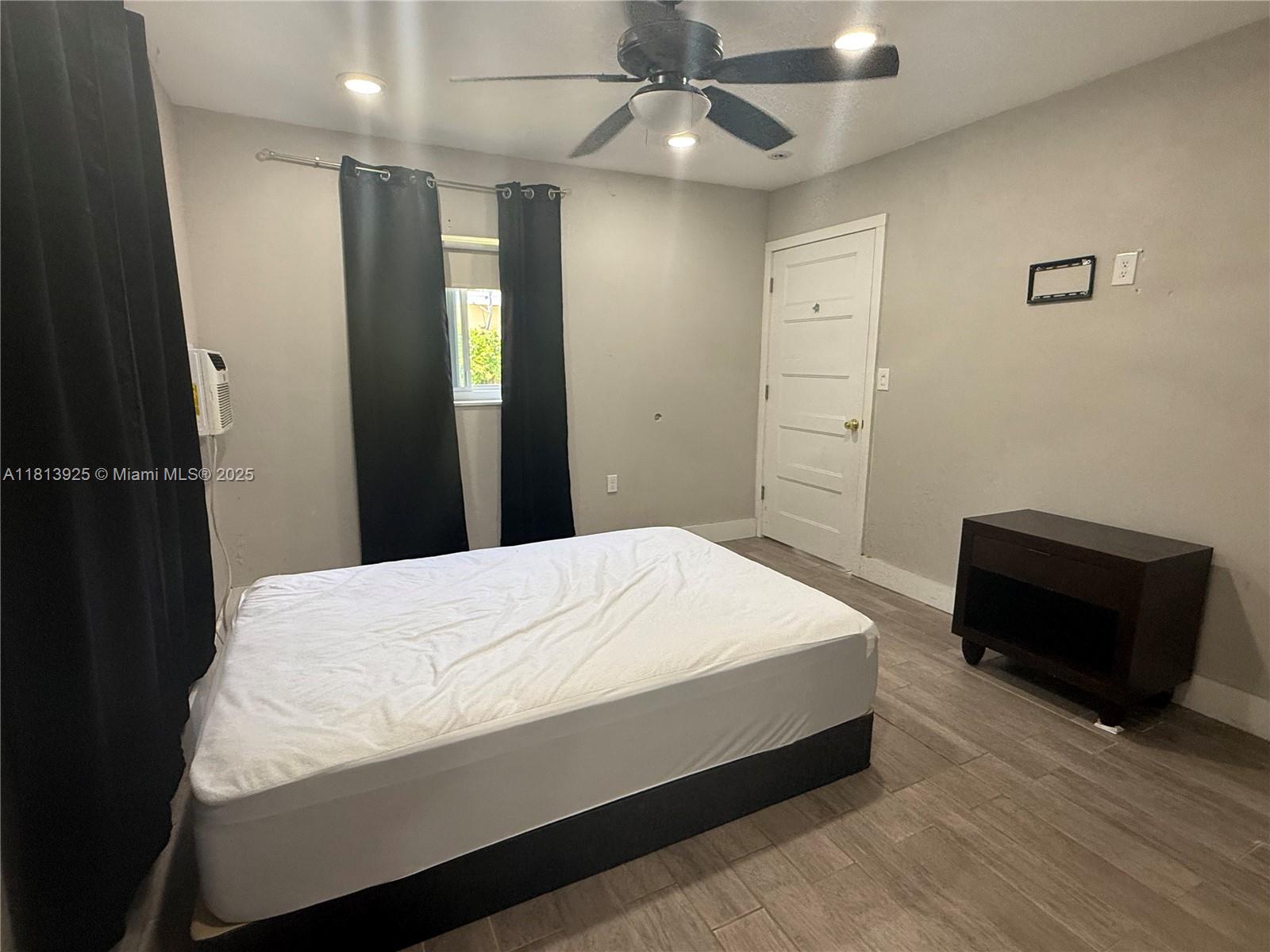 5660 Allen St, Hollywood, Broward County, Florida - 1 Bedrooms  
1 Bathrooms - 
