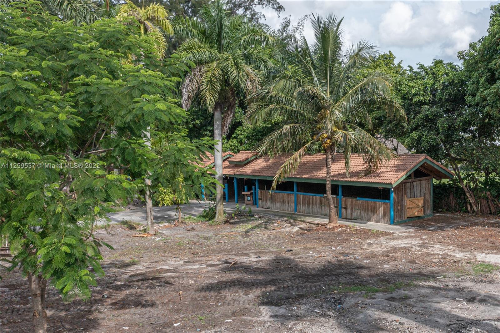 horse country - Residential