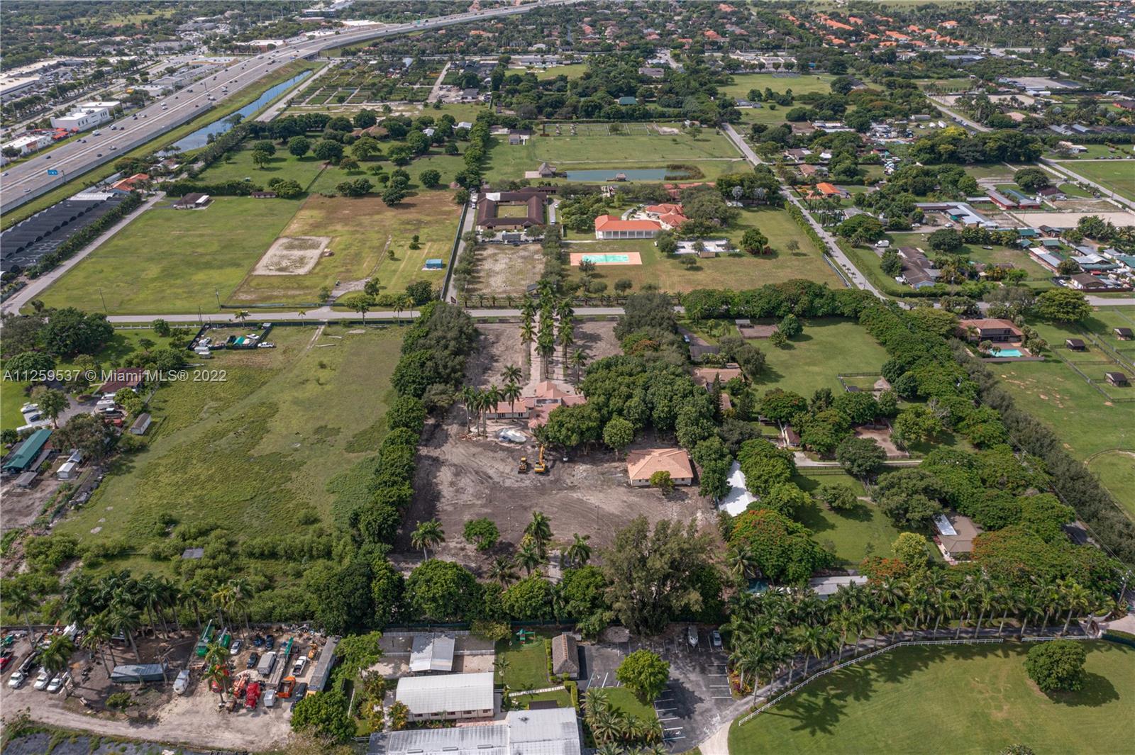 horse country - Residential