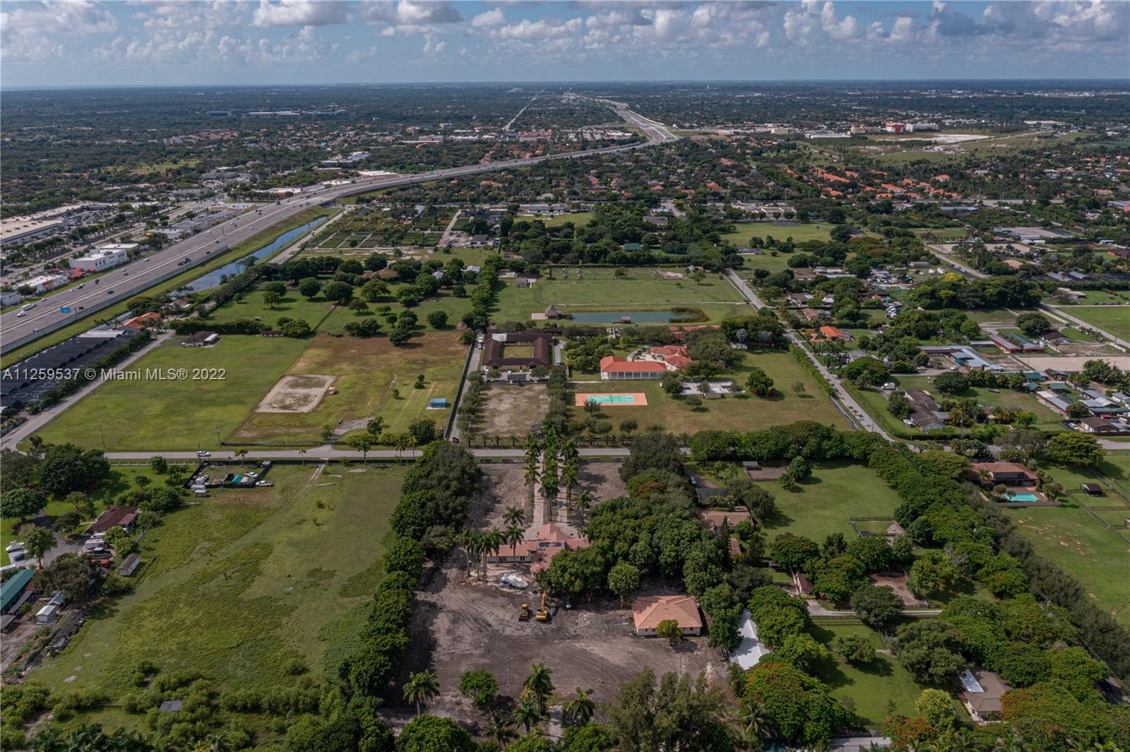 horse country - Residential