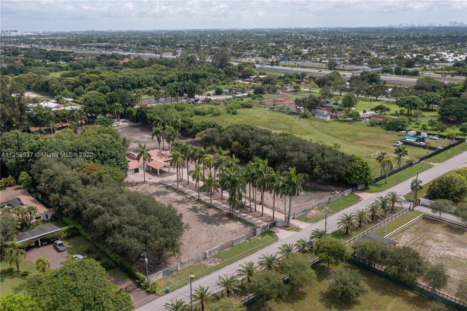 horse country - Residential