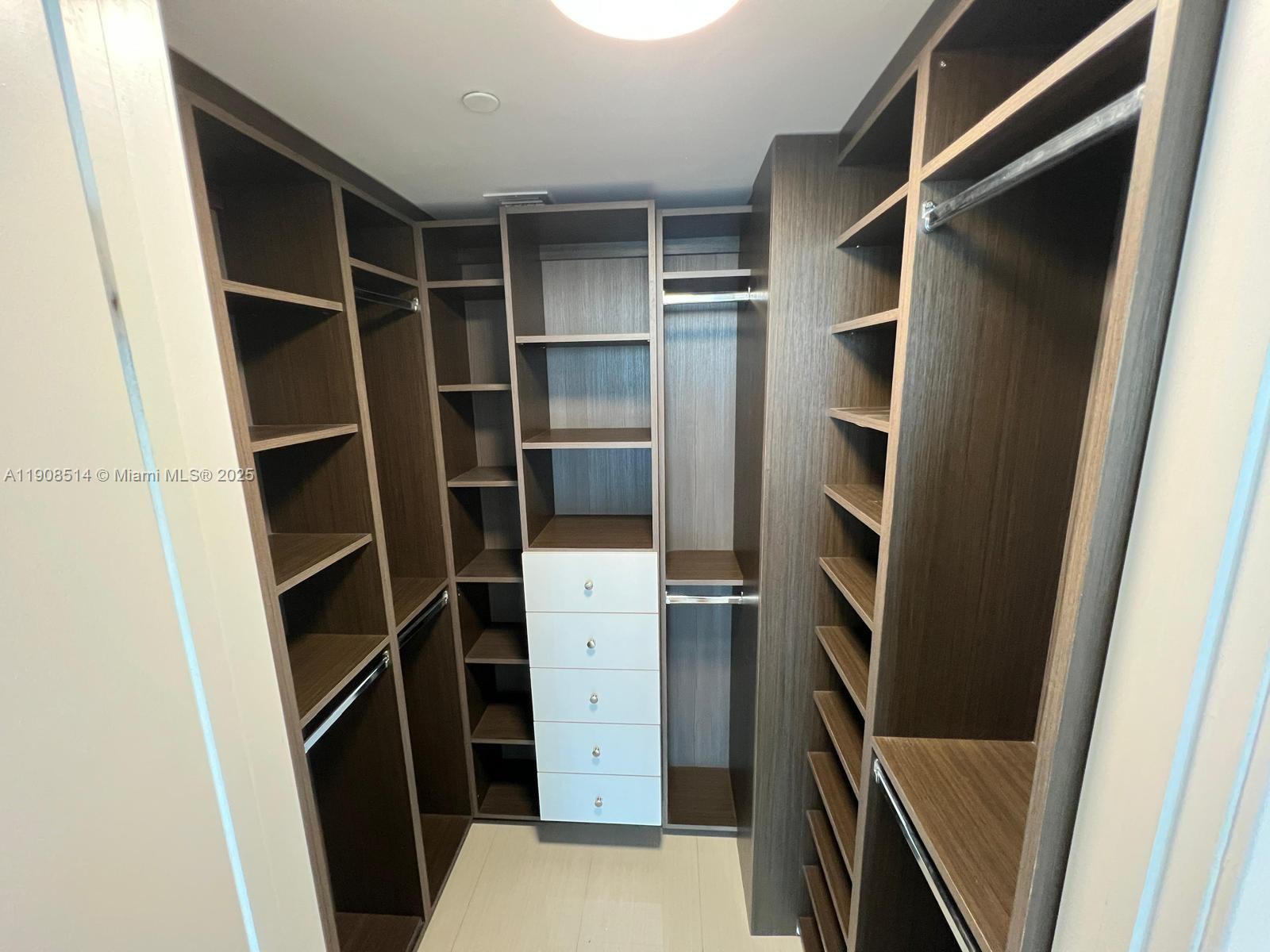 ICON BAY CONDO - Residential Lease