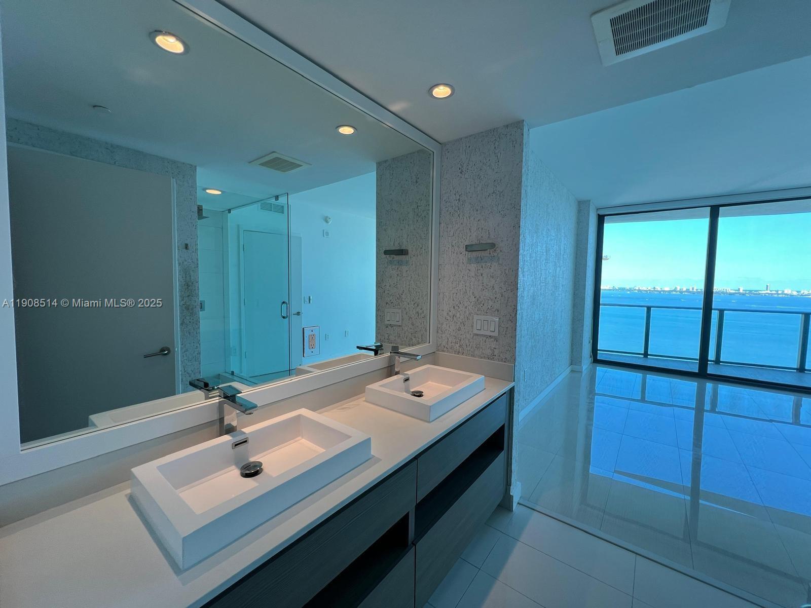 ICON BAY CONDO - Residential Lease