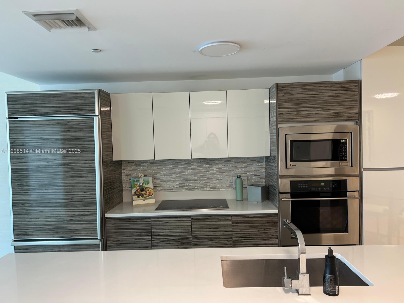 ICON BAY CONDO - Residential Lease