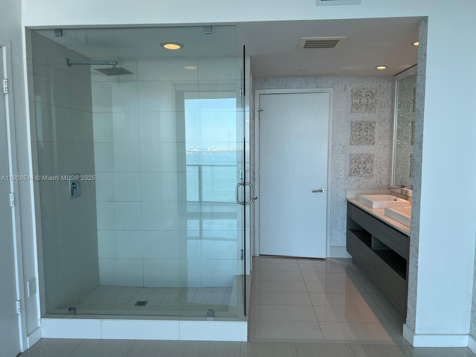 ICON BAY CONDO - Residential Lease