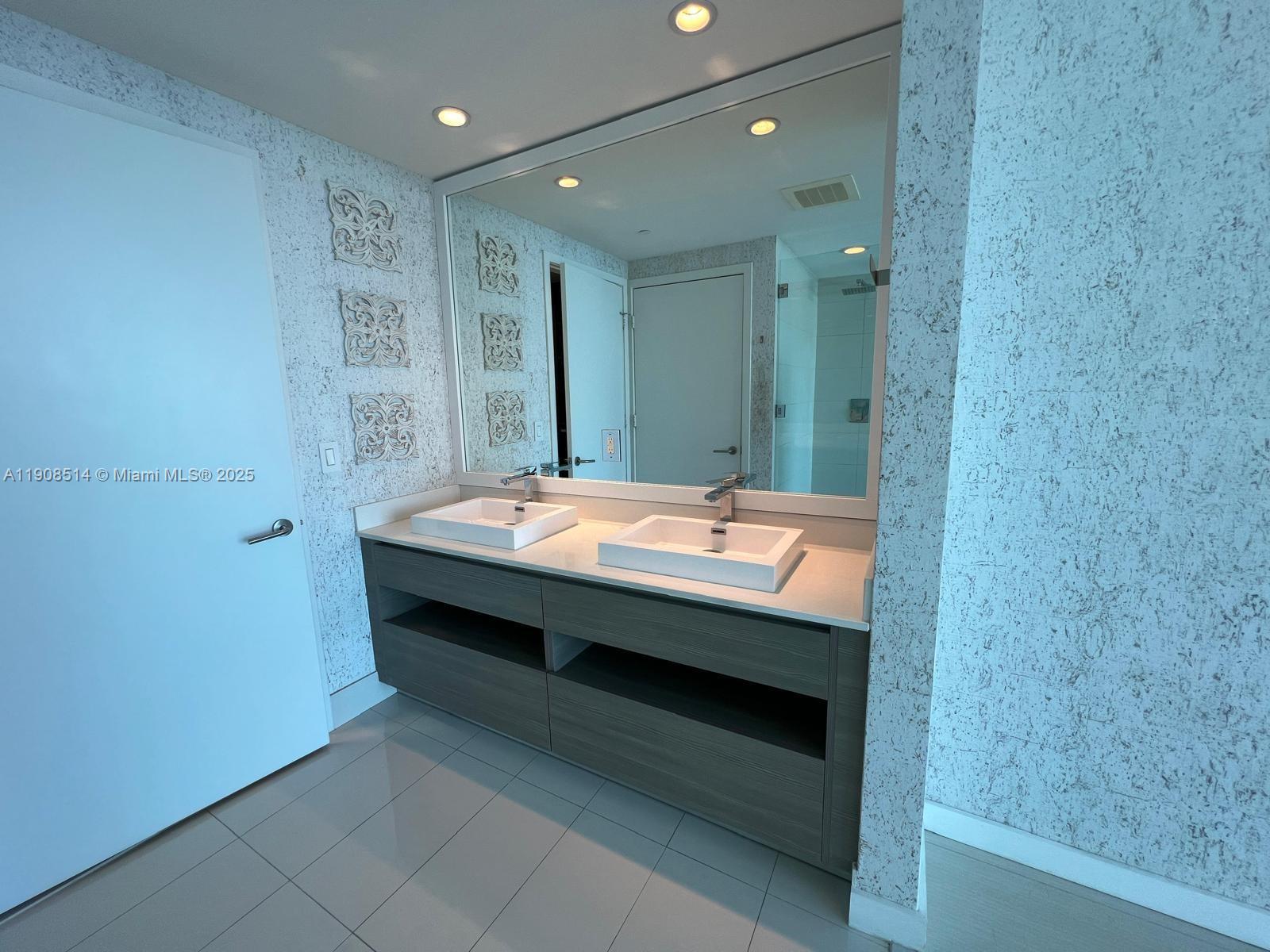 ICON BAY CONDO - Residential Lease