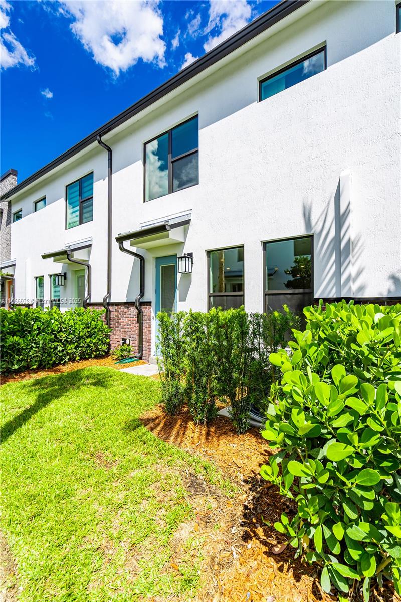 AMERICAN EXPRESS TRACT - Residential Lease