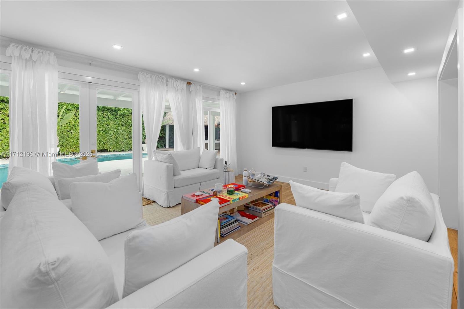 HOLIDAY COLONY - Residential