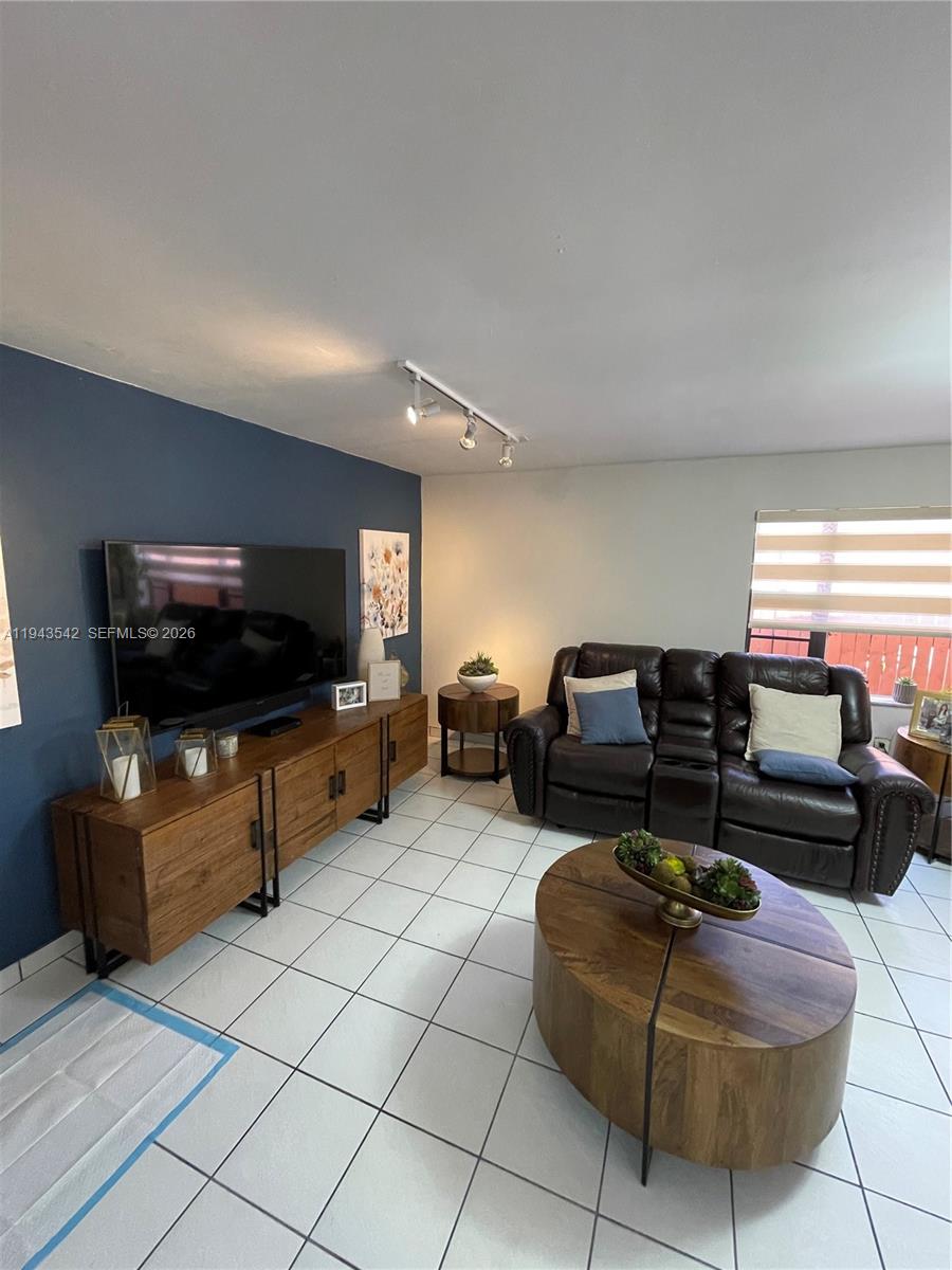 AUBURNDALE TAMIAMI TRAIL - Residential Income